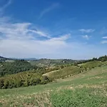 Apartman Lovely One-bedroom Attic In An Ancient Village Bologna