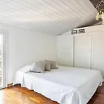 Lovely One-bedroom Attic In An Ancient Village Apartmán