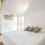 Apartmán Lovely One-bedroom Attic In An Ancient Village Boloňa