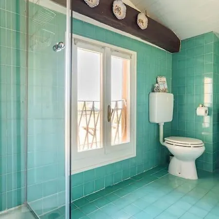 Daire Lovely One-bedroom Attic In An Ancient Village Bolonya