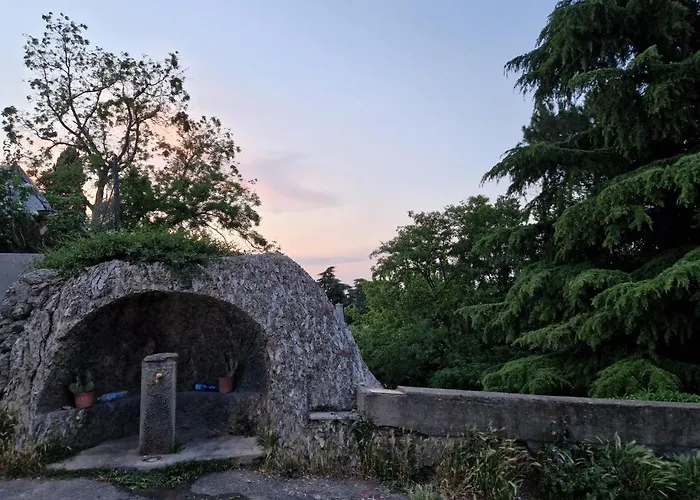 Lovely One-bedroom Attic In An Ancient Village Bologna