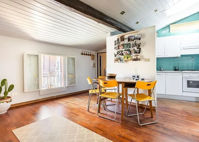 Apartman Lovely One-bedroom Attic In An Ancient Village Bologna