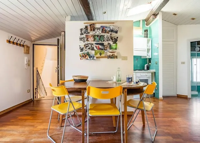 아파트 Lovely One-bedroom Attic In An Ancient Village