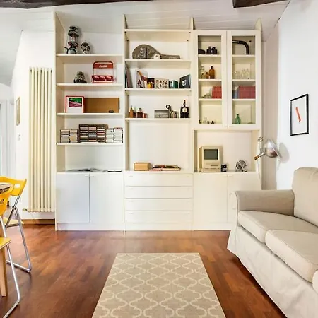 Lovely One-bedroom Attic In An Ancient Village Apartament *