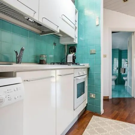 Lovely One-bedroom Attic In An Ancient Village Bolonia