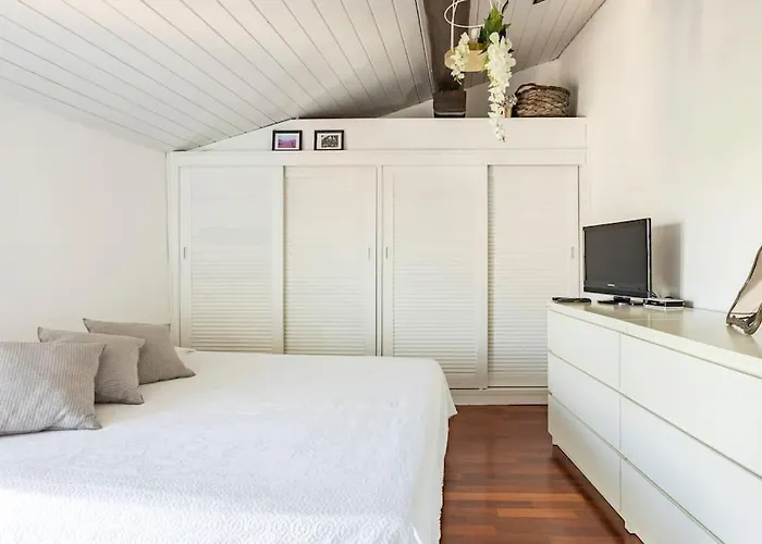 Lovely One-bedroom Attic In An Ancient Village Apartamento