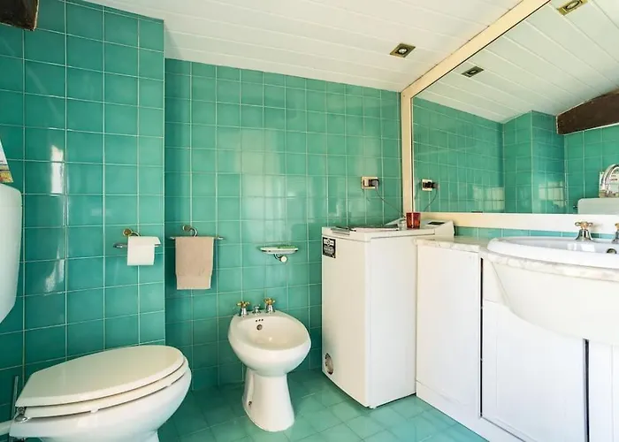 Lovely One-bedroom Attic In An Ancient Village Apartamento Bolonia