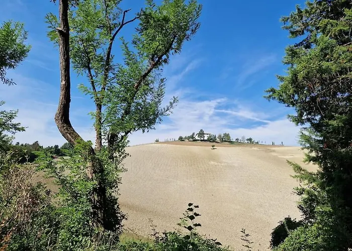 Lovely One-bedroom Attic In An Ancient Village Apartamento Bolonia